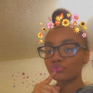 Meet your Posher, Thalia